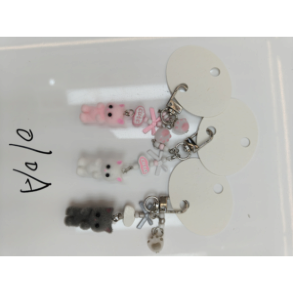 247330 Брелок FG250718010H на сумку, кошеня, 3 кольори, кул. 9-9-1,5см