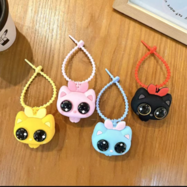 247018 Брелок FG250718030H на сумку,12см, кіт-глазастик 6см, 4 кольори, в пак., 12-16-3,5см